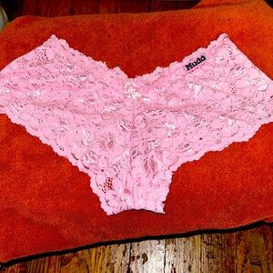 Women’s mud, underwear, pink lace